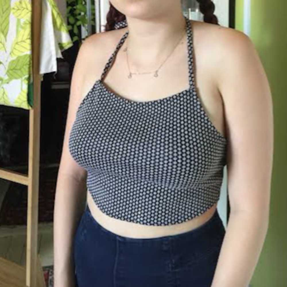 CROPPED PATTERNED HALTER TOP
